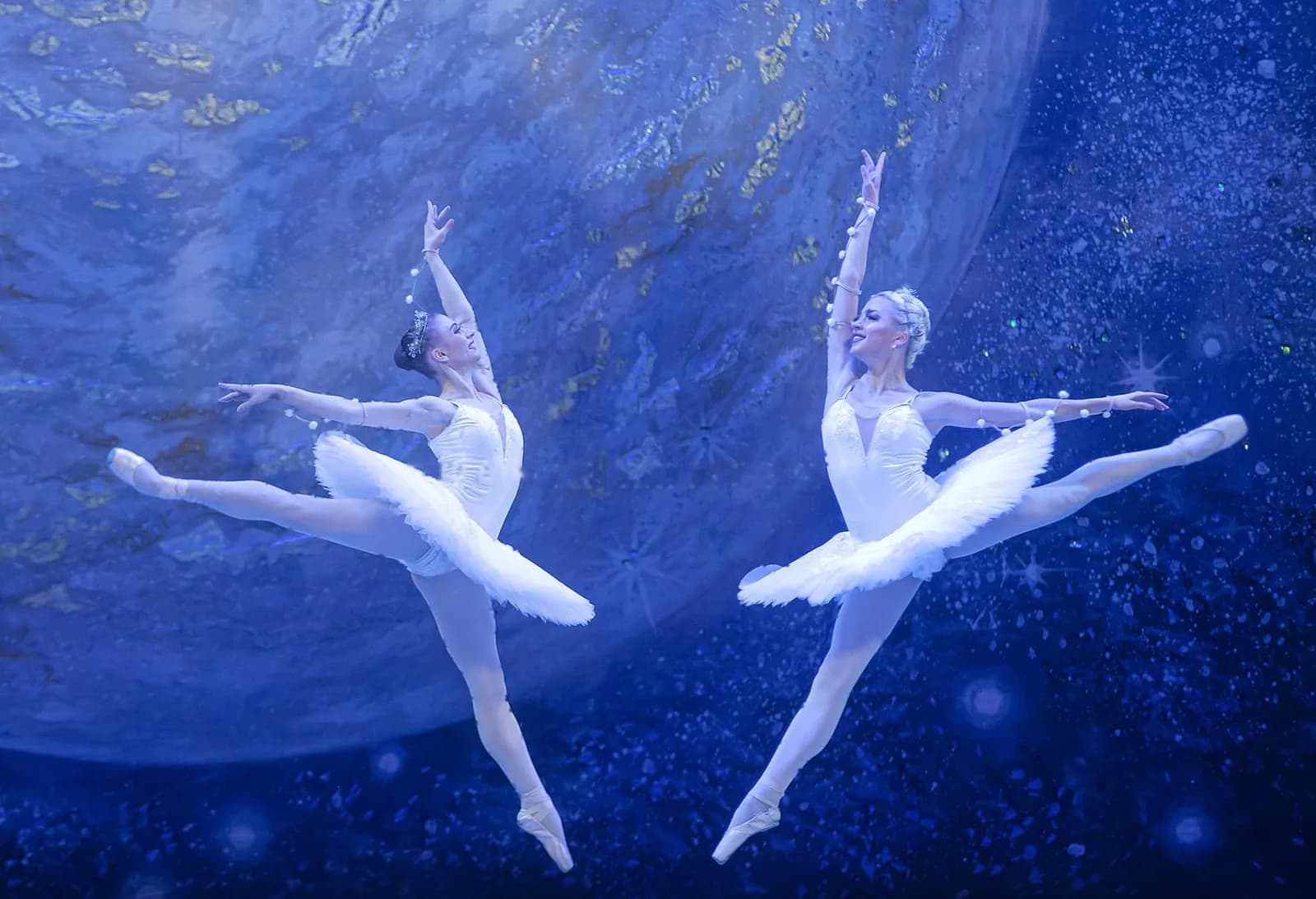 Tableau des flocons : le corps de ballet dans un halo froid